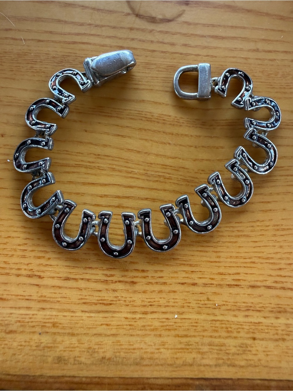 Silver Horseshoe Link Bracelet - Stylish Western Accessory